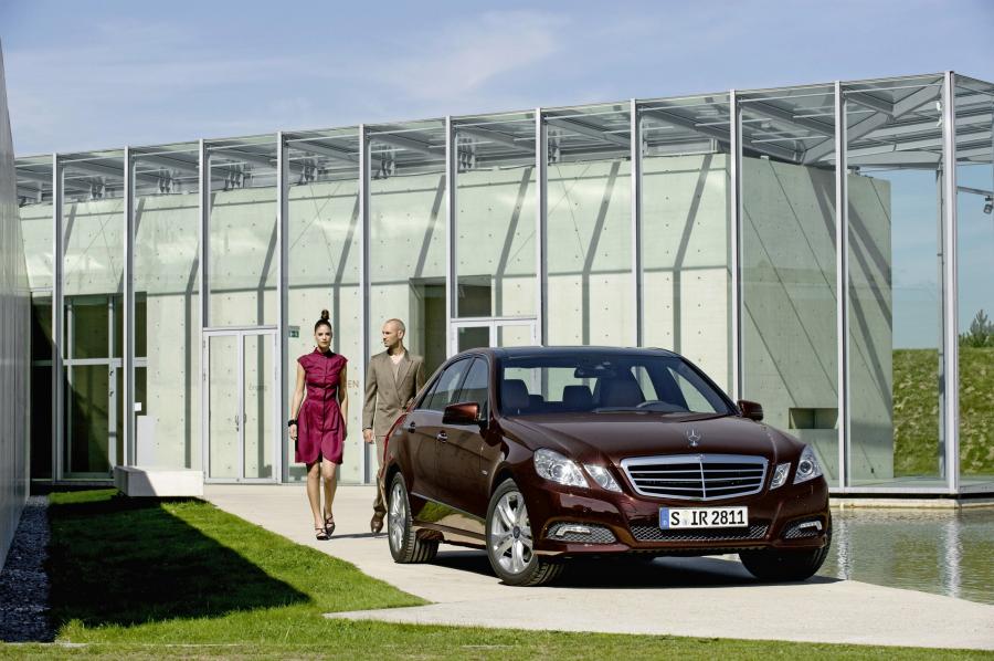  Mercedes-Benz E-Class 2010 года  (фото 17 из 128)